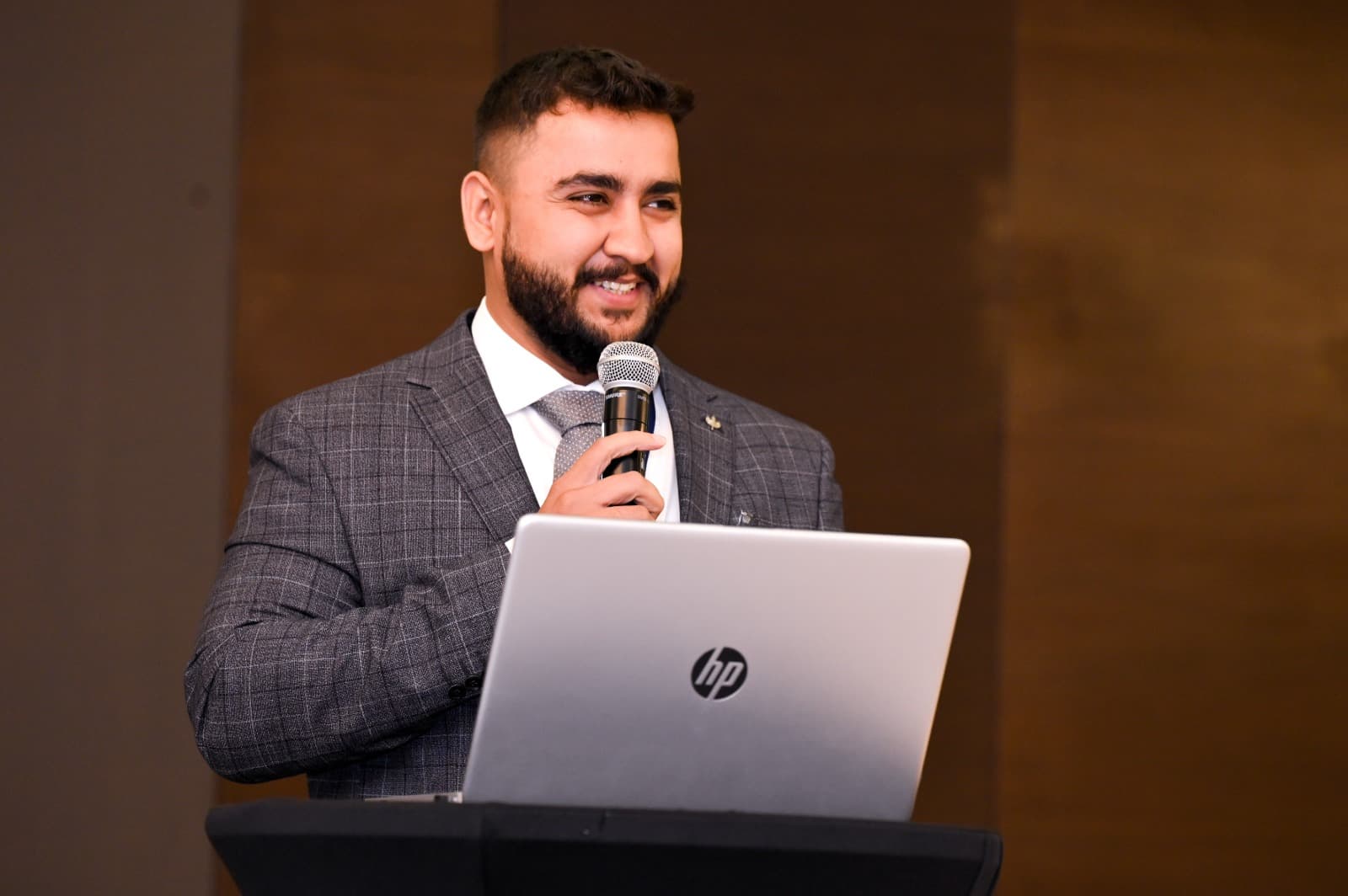 Abdullah M. Hashmi, Gründer von HFS Global, bei einem Vortrag